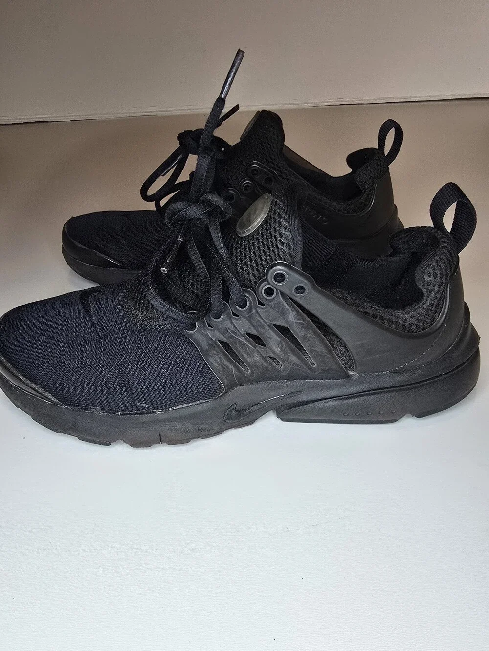 Nike Air Presto Triple Black sneakers, Grade School size 6Y, style 833875-003